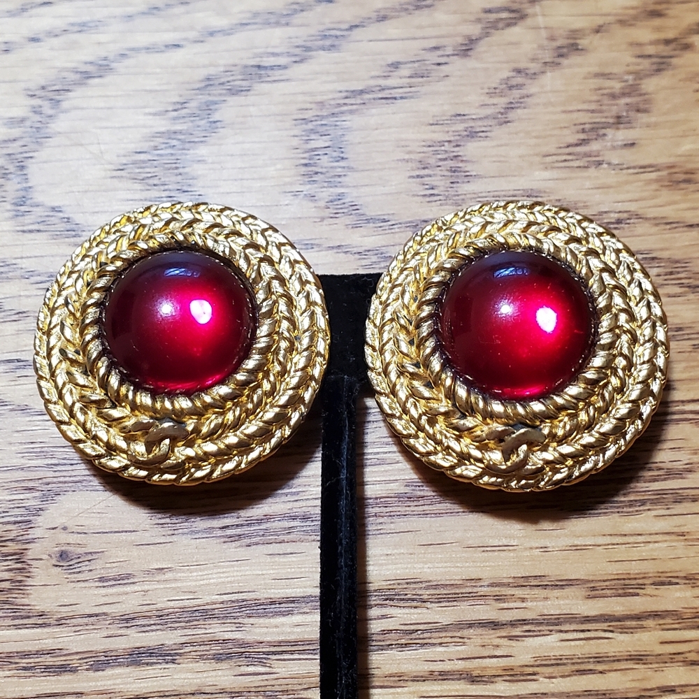 Vtg Chanel Red Gripoix Cabochon Gold Plated Clip On Statement Earrings France